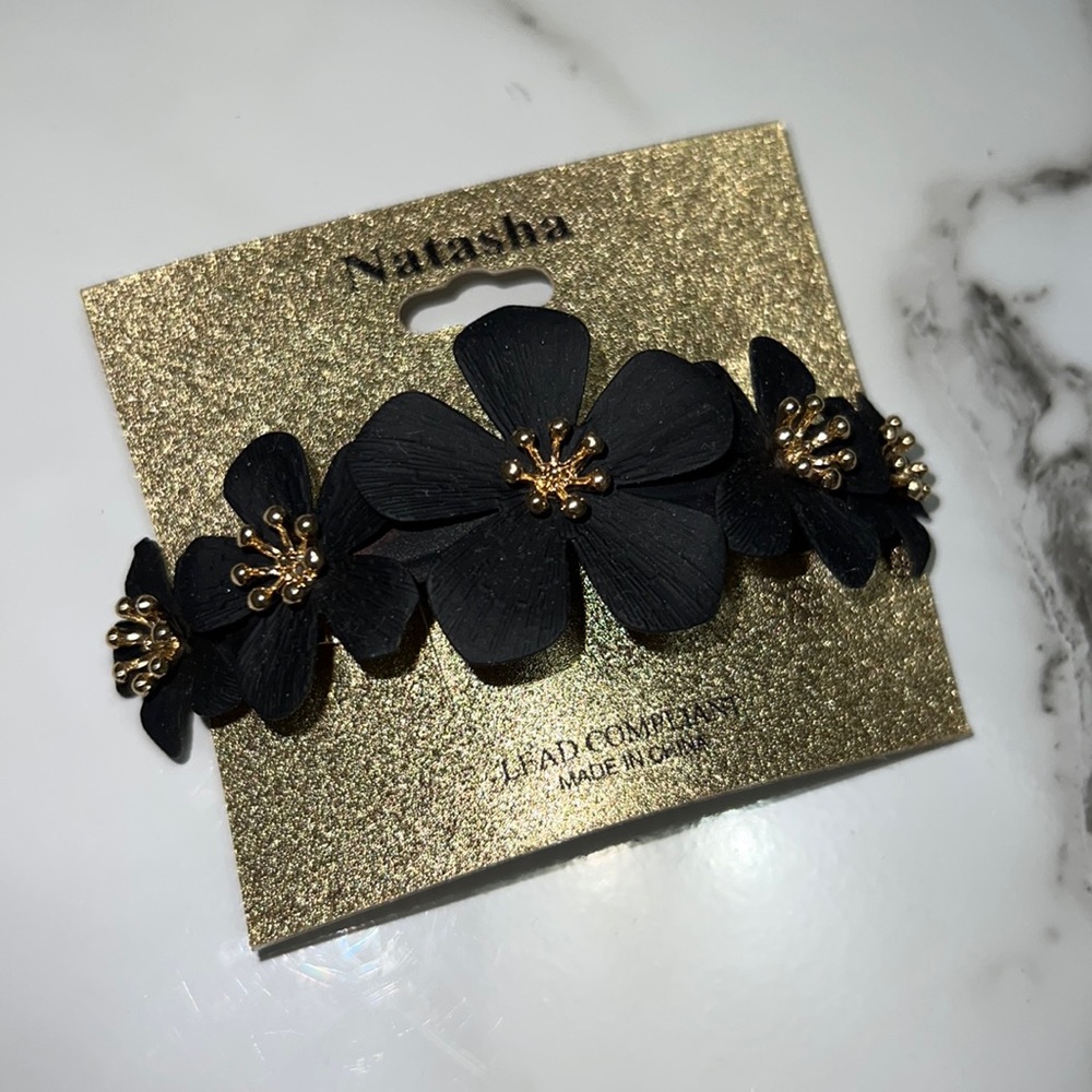 Hair clip | Black clip on | Never Used, brand new | Flower shaped black clip